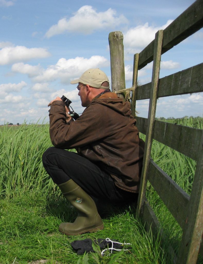 Yde van der Heide aan het werk